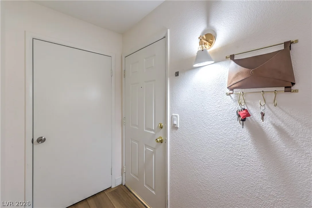 1909 High Valley Court 203 — photo 3