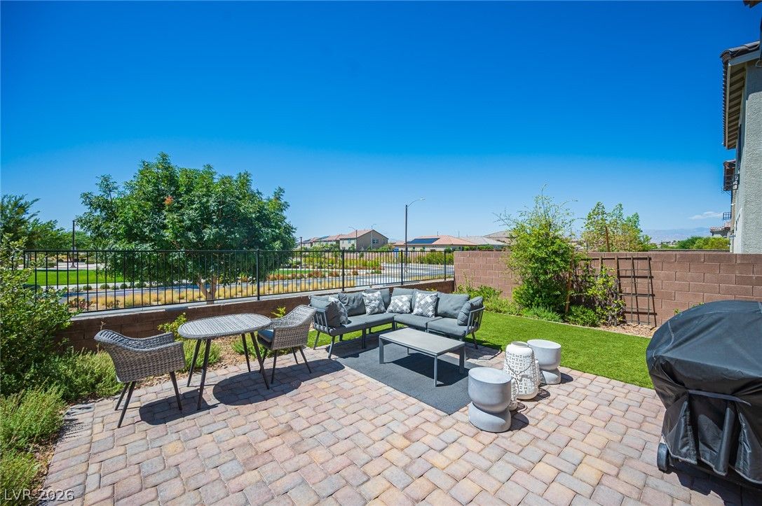 1227 Great Hollow Avenue — photo 4