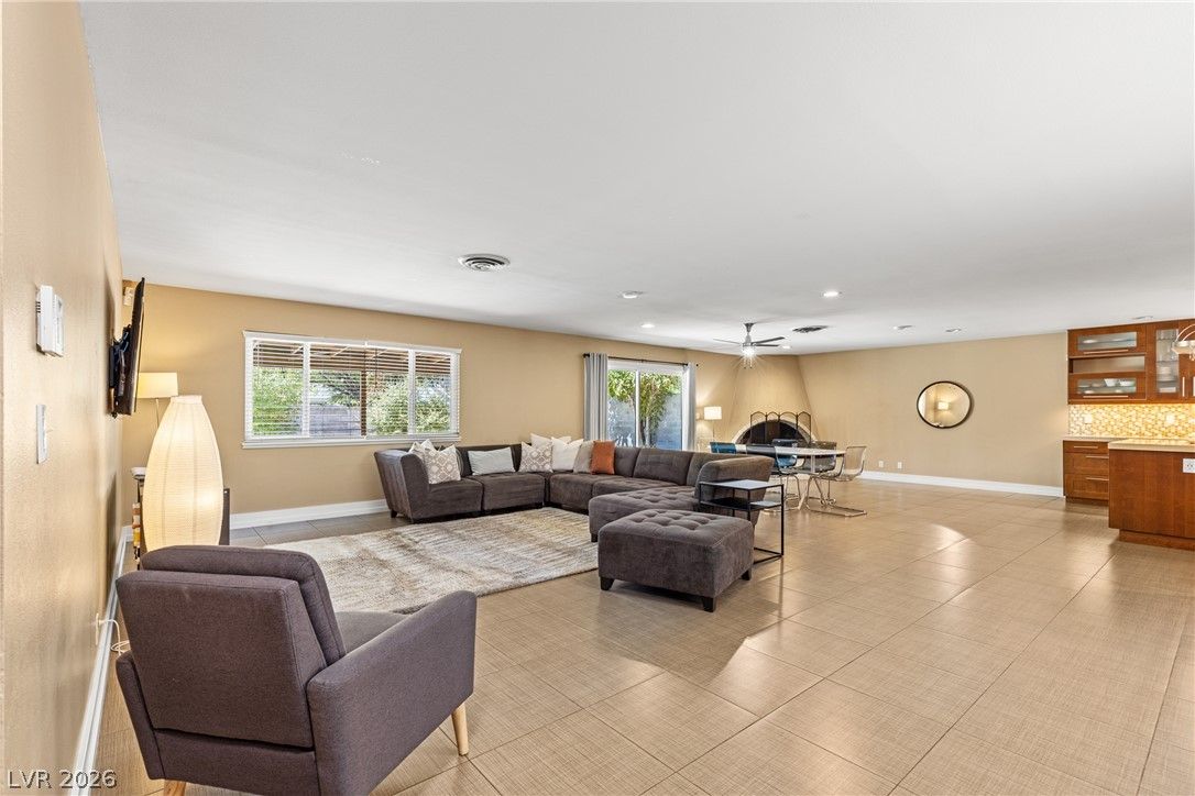 2813 Bryant Avenue — photo 4