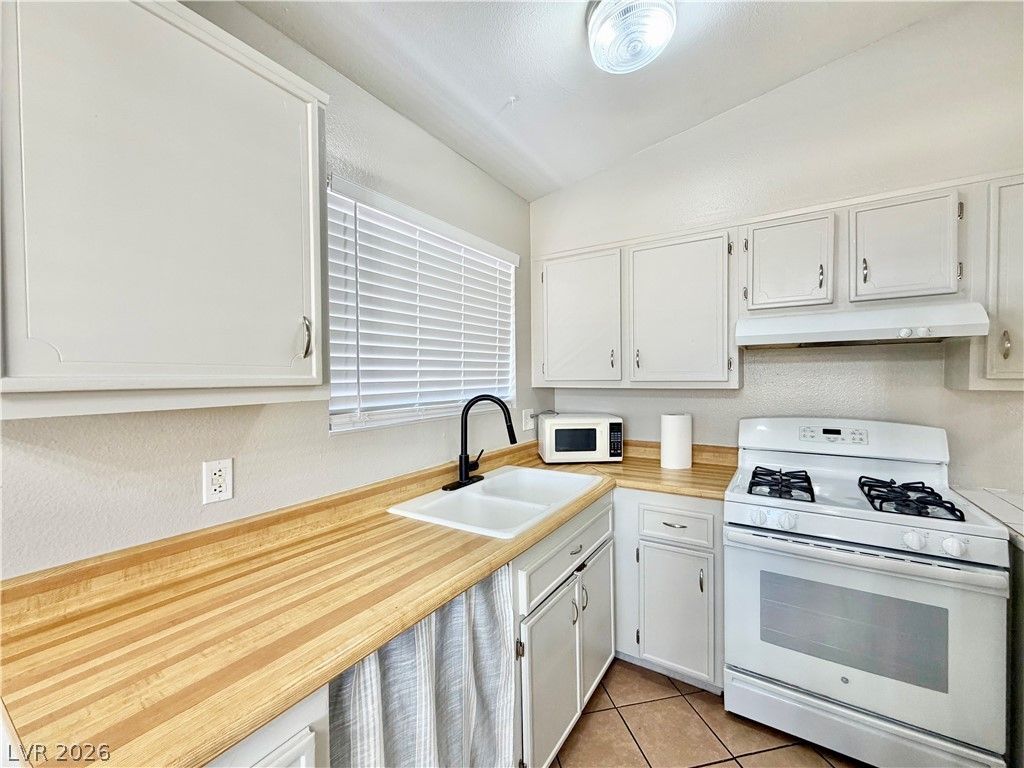 6144 Rosalita Avenue — photo 5 of 25