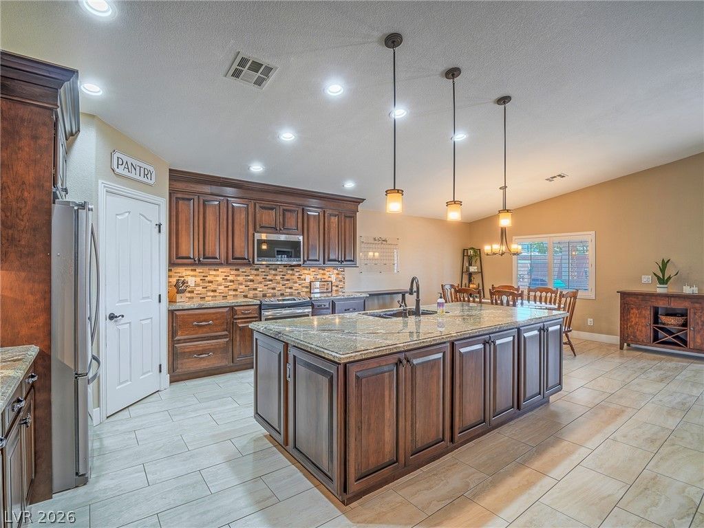 6608 Ruddock Drive — photo 3