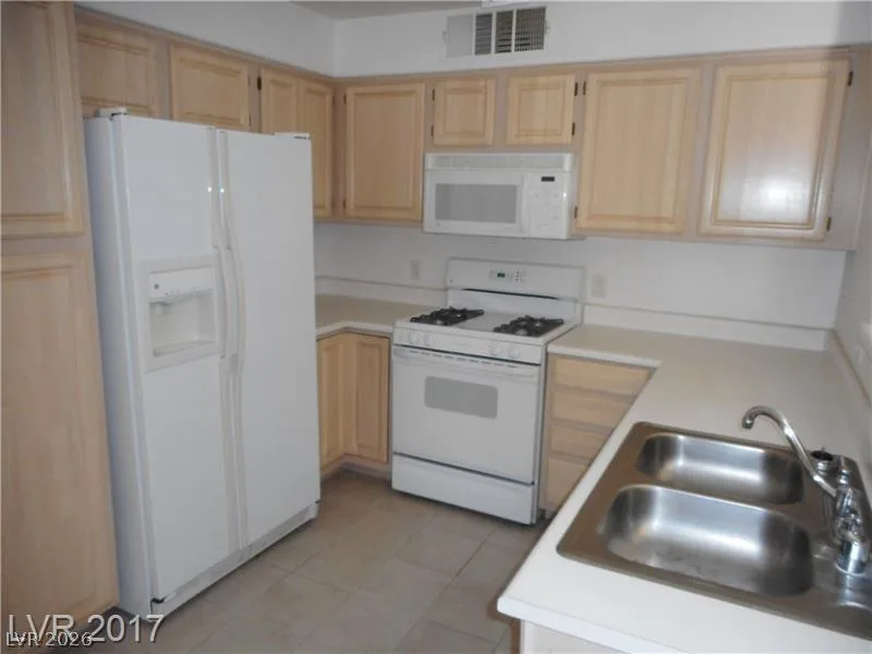 5710 East Tropicana Avenue 1046 — photo 4 of 15