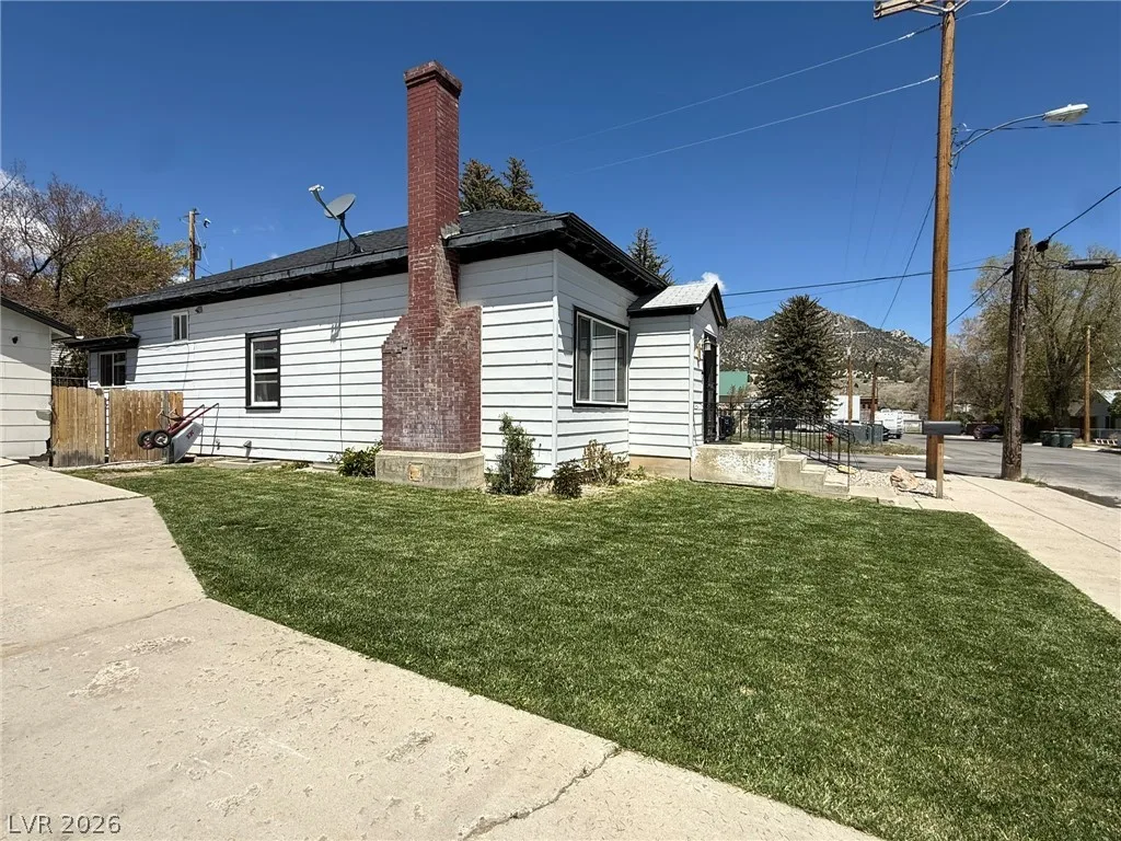 703 Canyon Street — photo 2