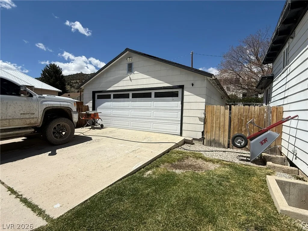 703 Canyon Street — photo 3