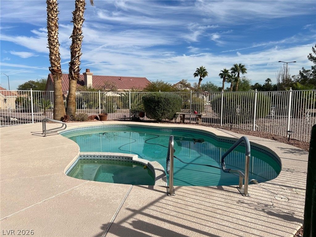 2404 Floyd Court — photo 2