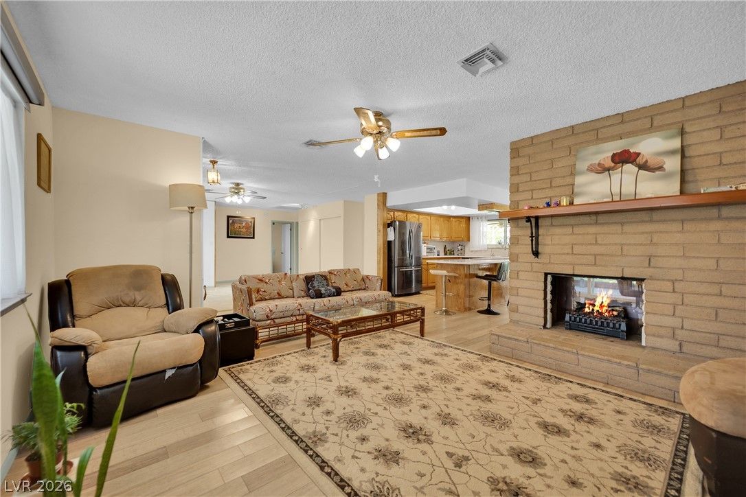1825 Shadow Mountain Place — photo 2