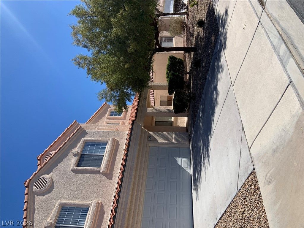 1240 Emerald Crest Street — photo 3 of 21