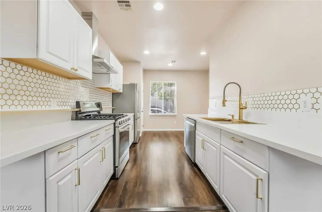 10471 MASONS CREEK Street — photo 5