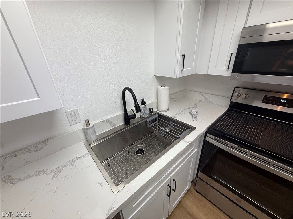 4300 North Lamont Street 216 — photo 3