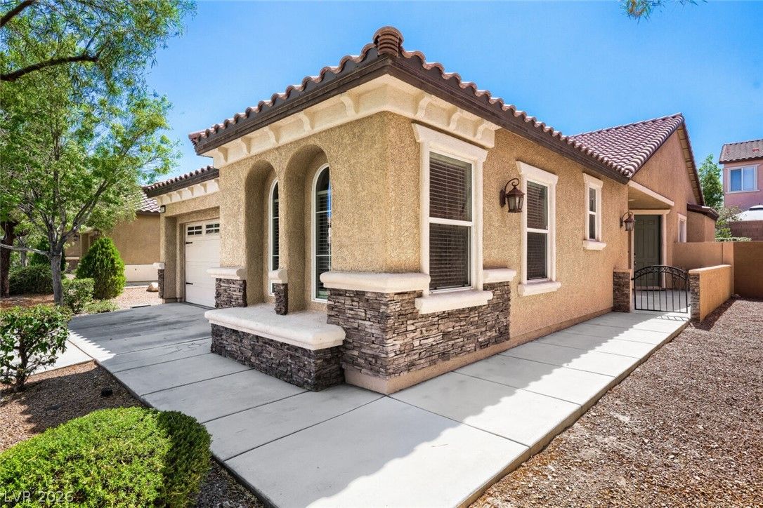 917 Ambrosia Drive — photo 2
