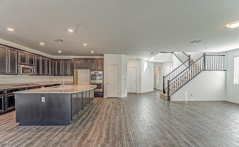 3159 Hazy Hills Avenue — photo 2 of 9