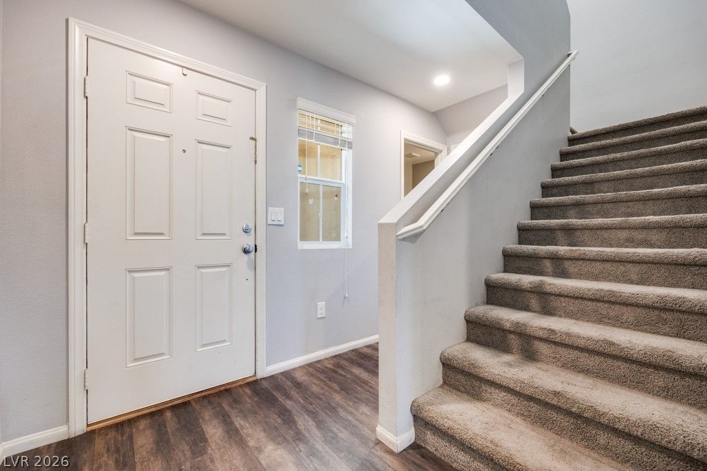 3862 Stadium Avenue — photo 4 of 33