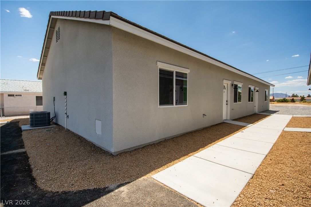 1060 Hall Avenue — photo 3 of 30