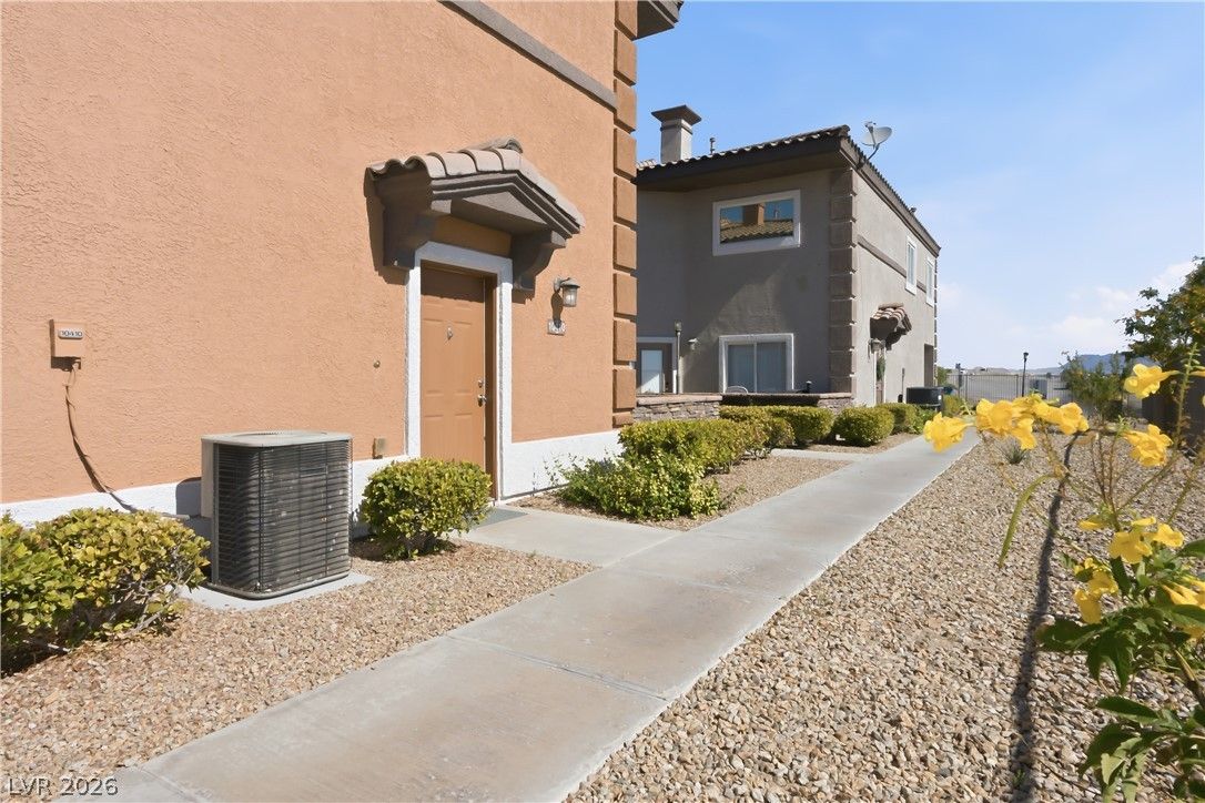 10410 Gold Shadow Avenue — photo 4 of 45