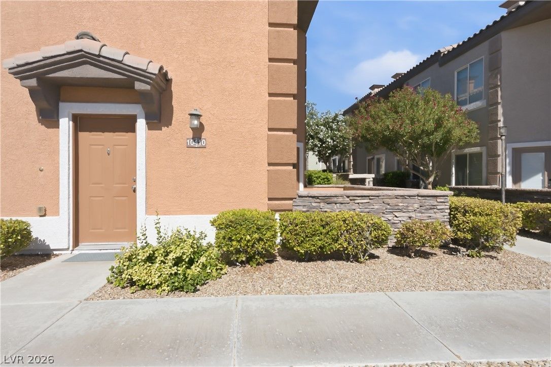 10410 Gold Shadow Avenue — photo 5 of 45