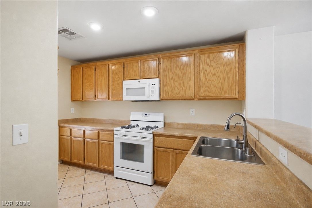 1172 Gecko Road — photo 4
