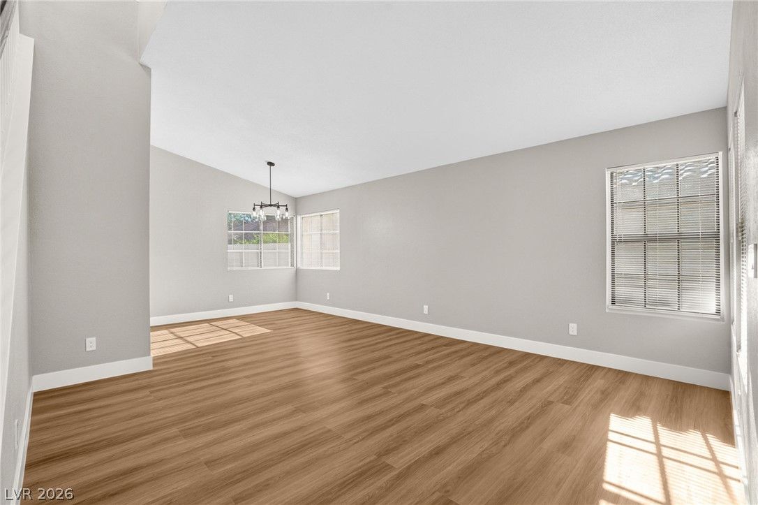 2532 Wolverton Avenue — photo 3