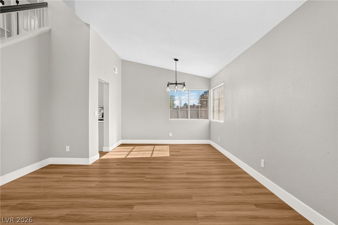 2532 Wolverton Avenue — photo 5