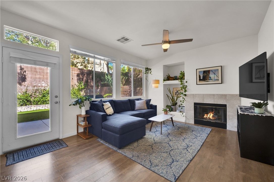 1813 Drifters Peak Street — photo 3