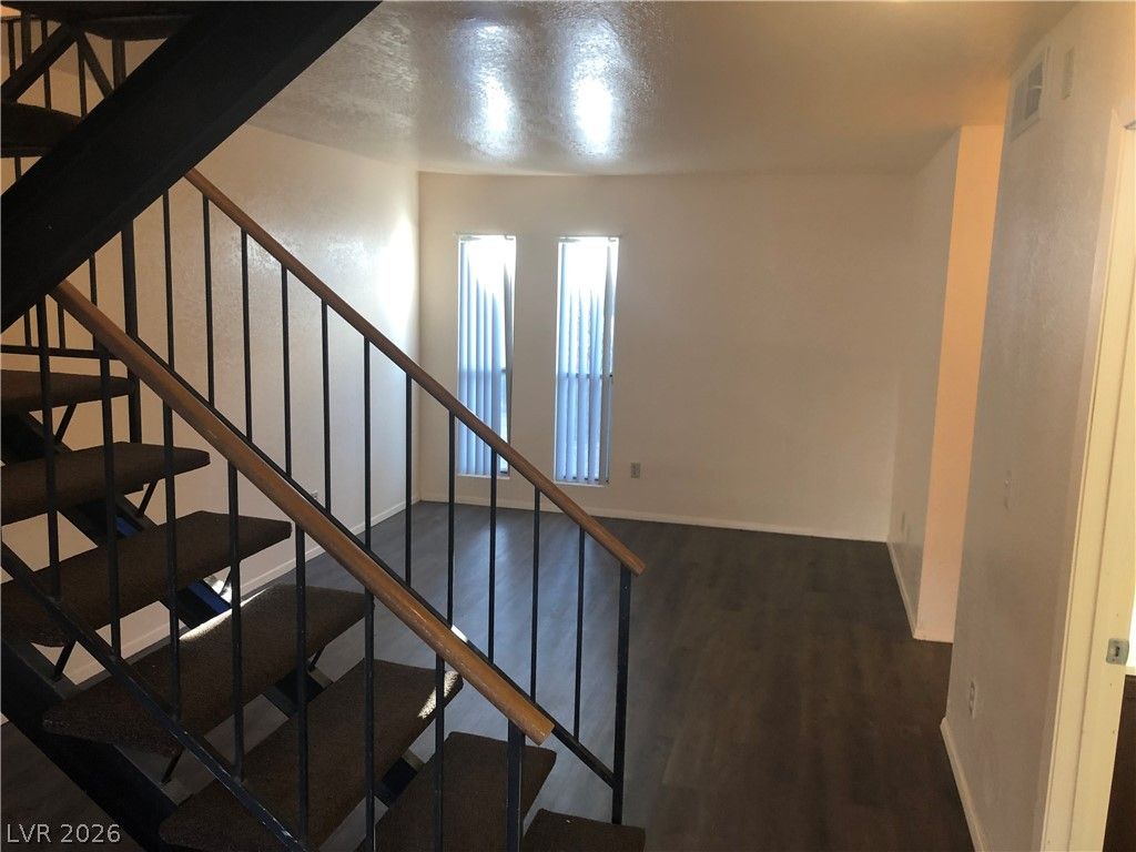 585 Sellers Place — photo 2 of 16