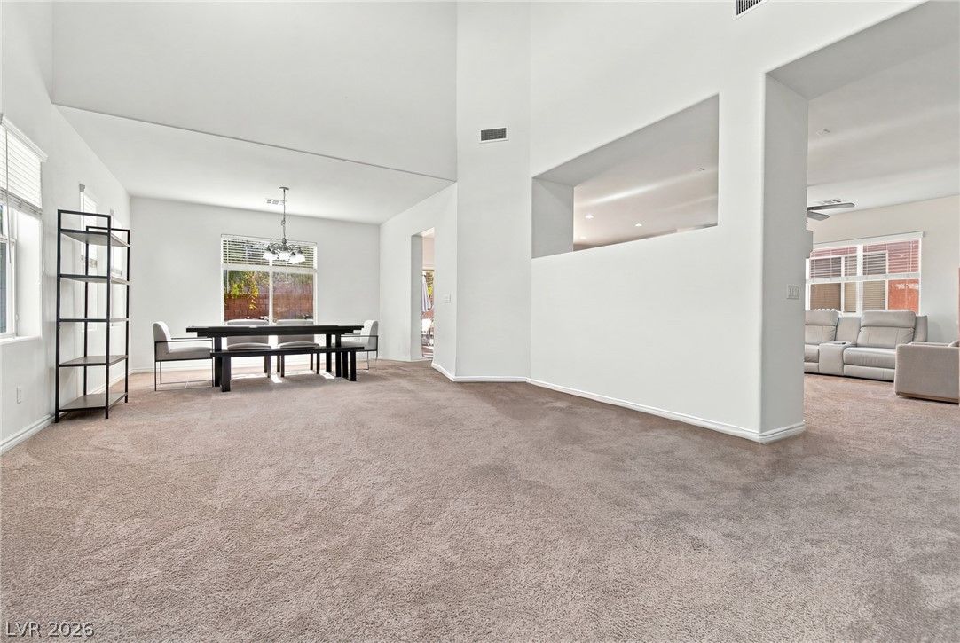 7425 Glorious Sun Drive — photo 2