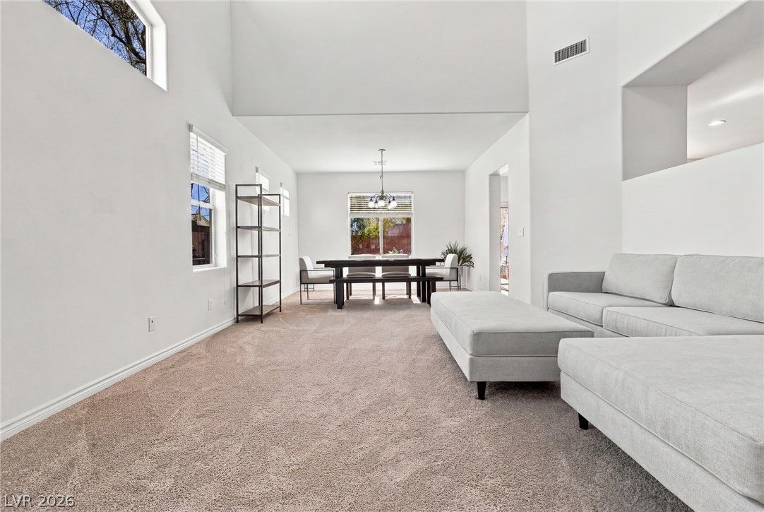 7425 Glorious Sun Drive — photo 3