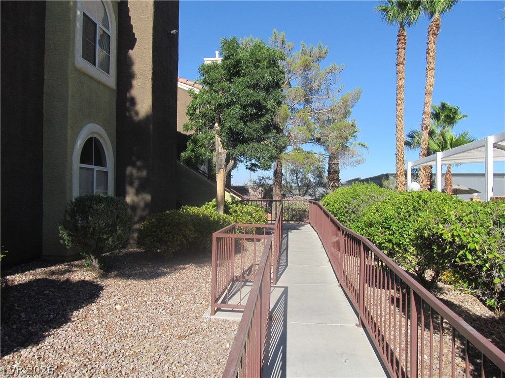 7950 West Flamingo Road 2048 — photo 4 of 25