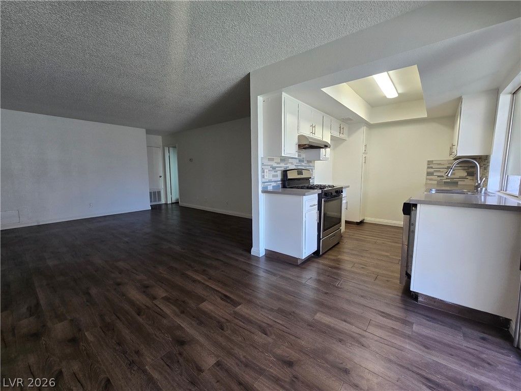1405 Vegas Valley Drive 91 — photo 2