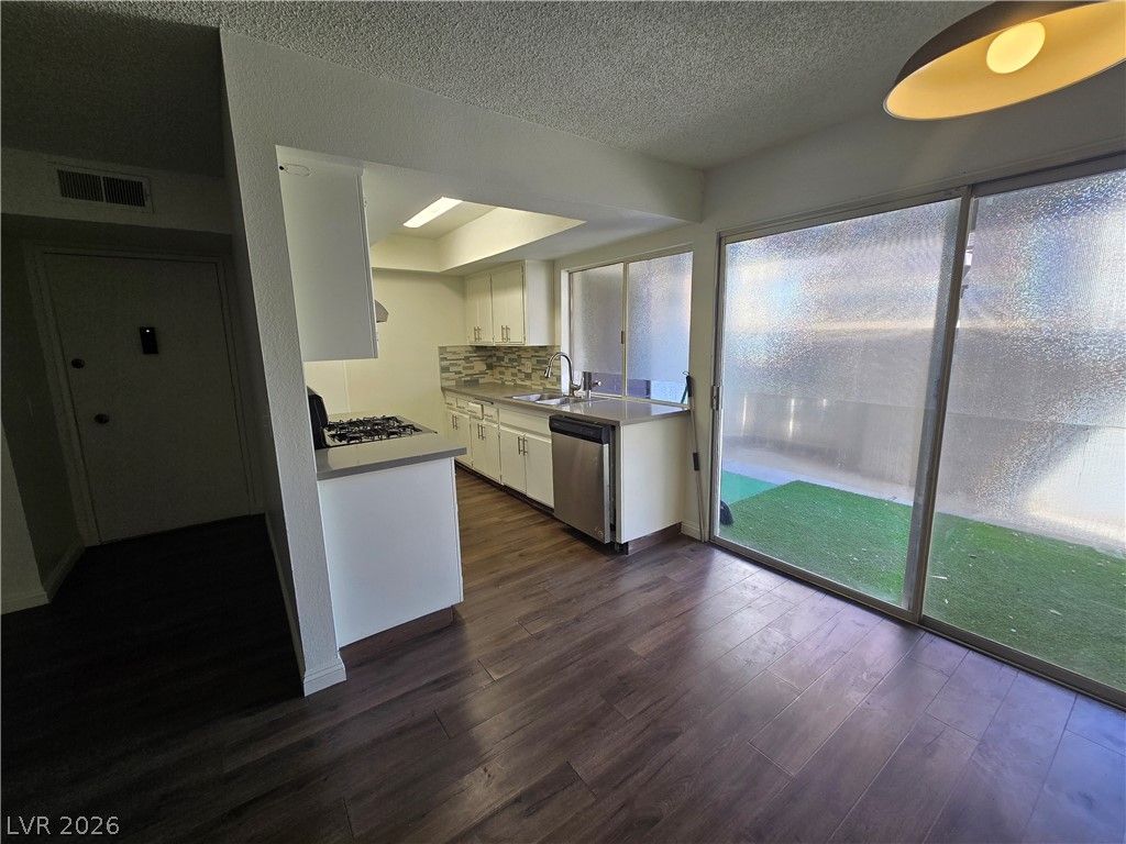 1405 Vegas Valley Drive 91 — photo 3
