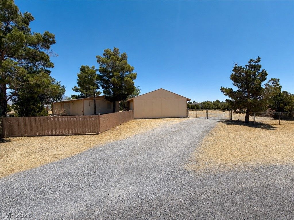 1611 West Blosser Ranch Road — photo 2