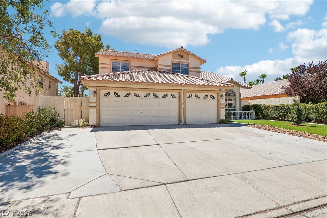 1923 Coralino Drive — photo 2