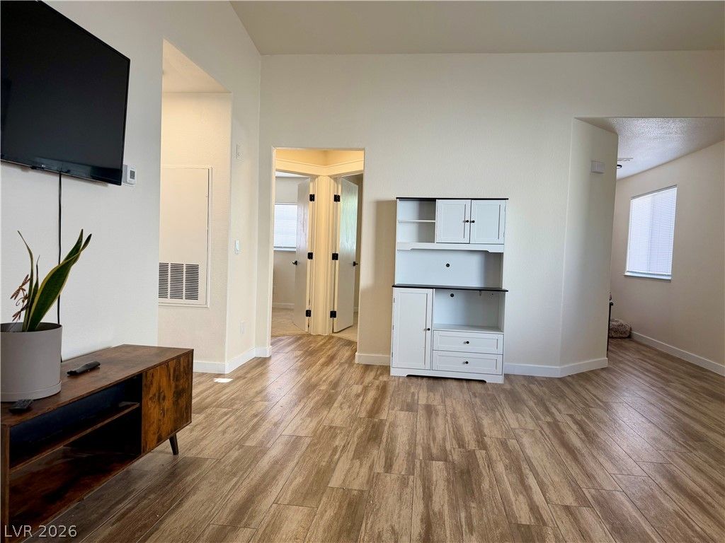 7564 Durham Hall Avenue 201 — photo 4 of 12