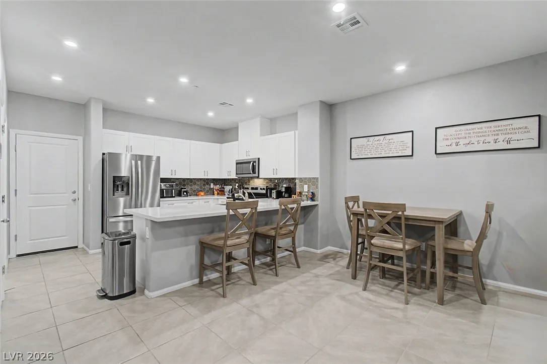 6740 Nimbus Avenue — photo 2