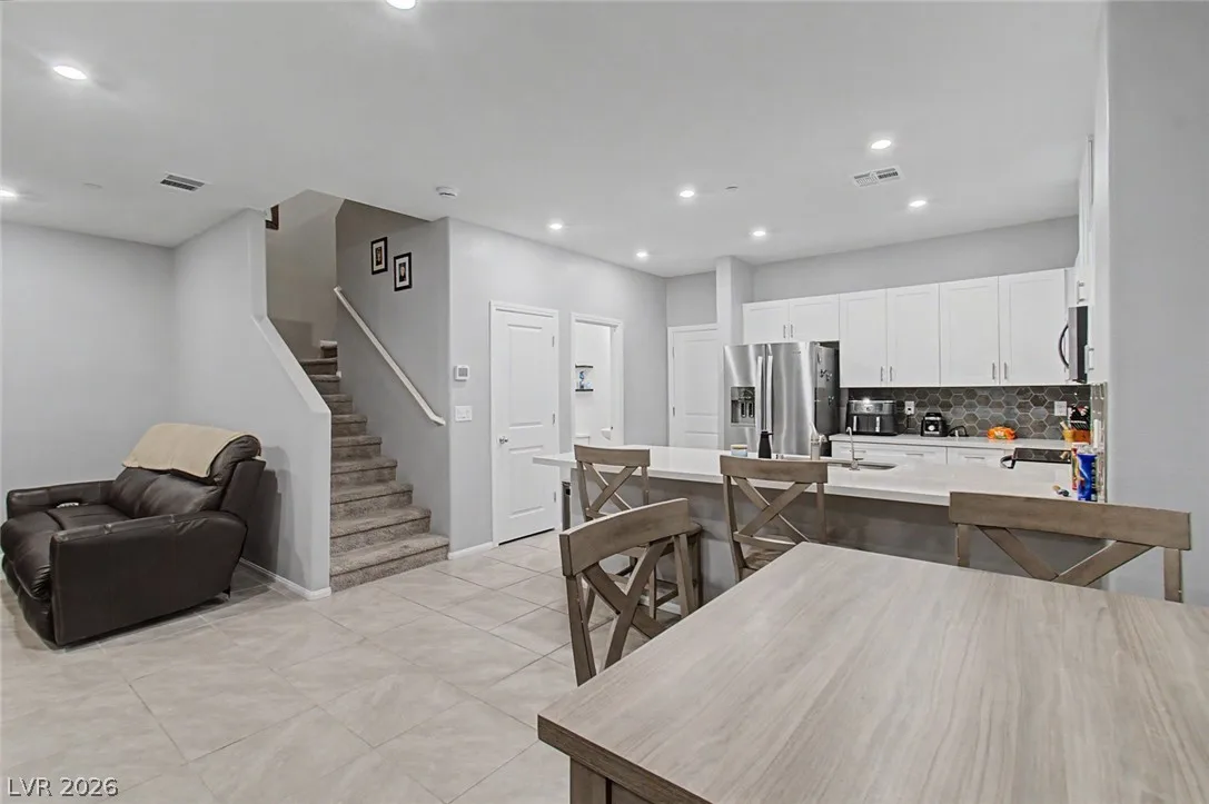 6740 Nimbus Avenue — photo 3