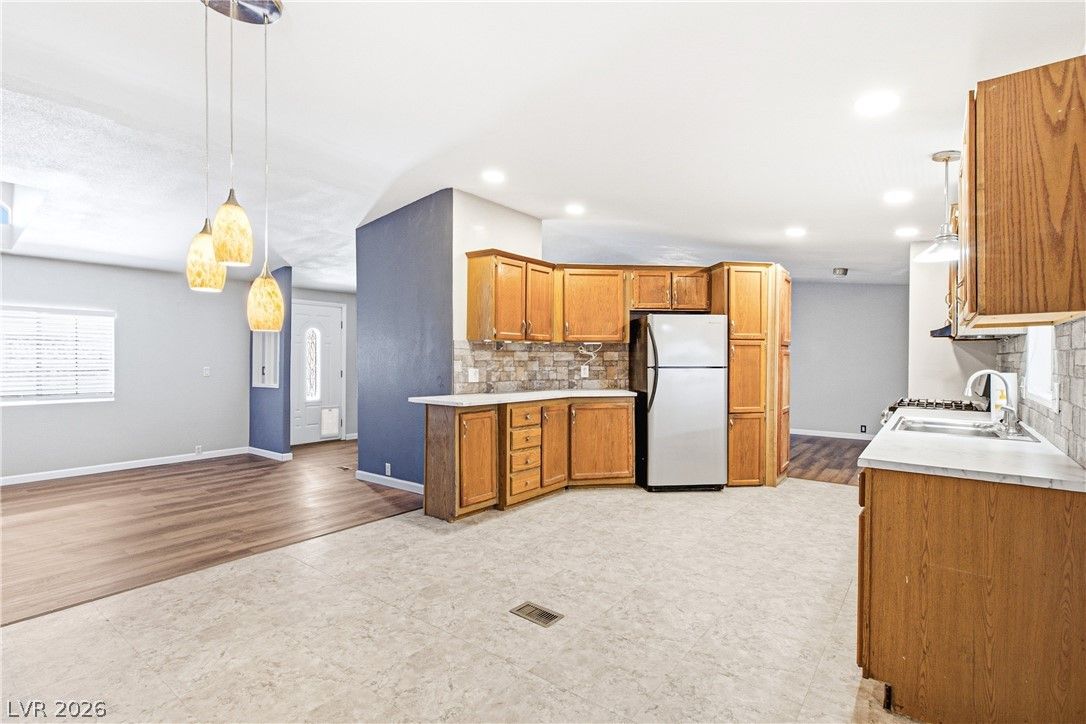 6016 Great Smoky Avenue — photo 5