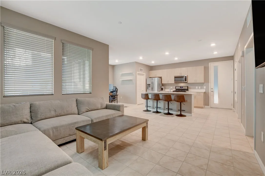 11238 Essence Point Avenue 108 — photo 2