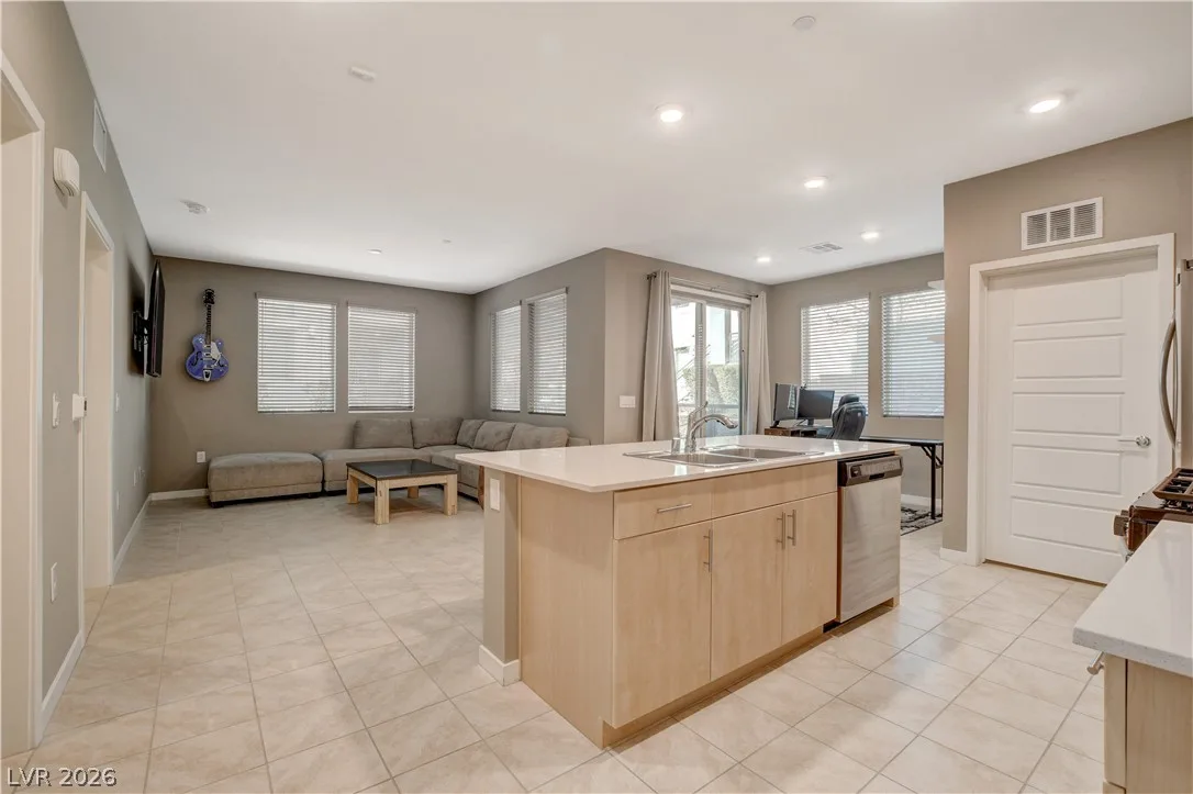 11238 Essence Point Avenue 108 — photo 5