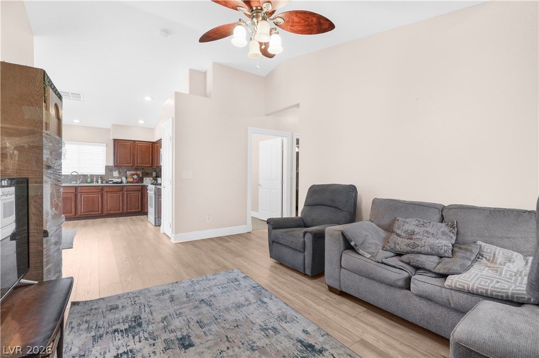 5362 Blue Oat Avenue — photo 4