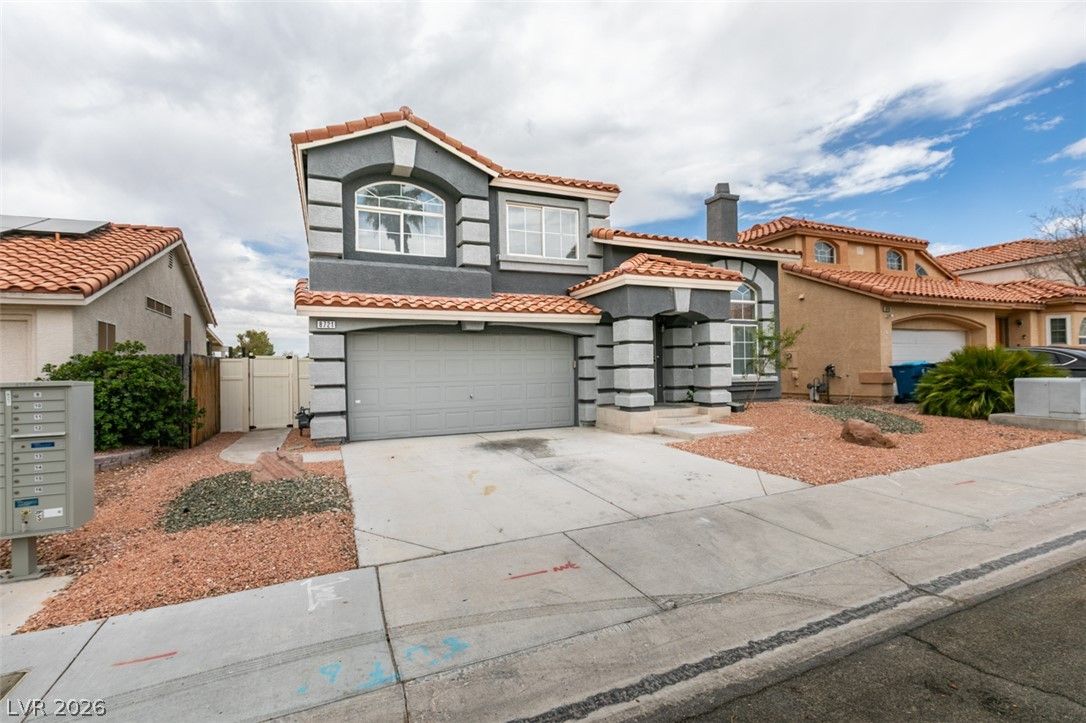 8721 Raindrop Canyon Avenue — photo 2