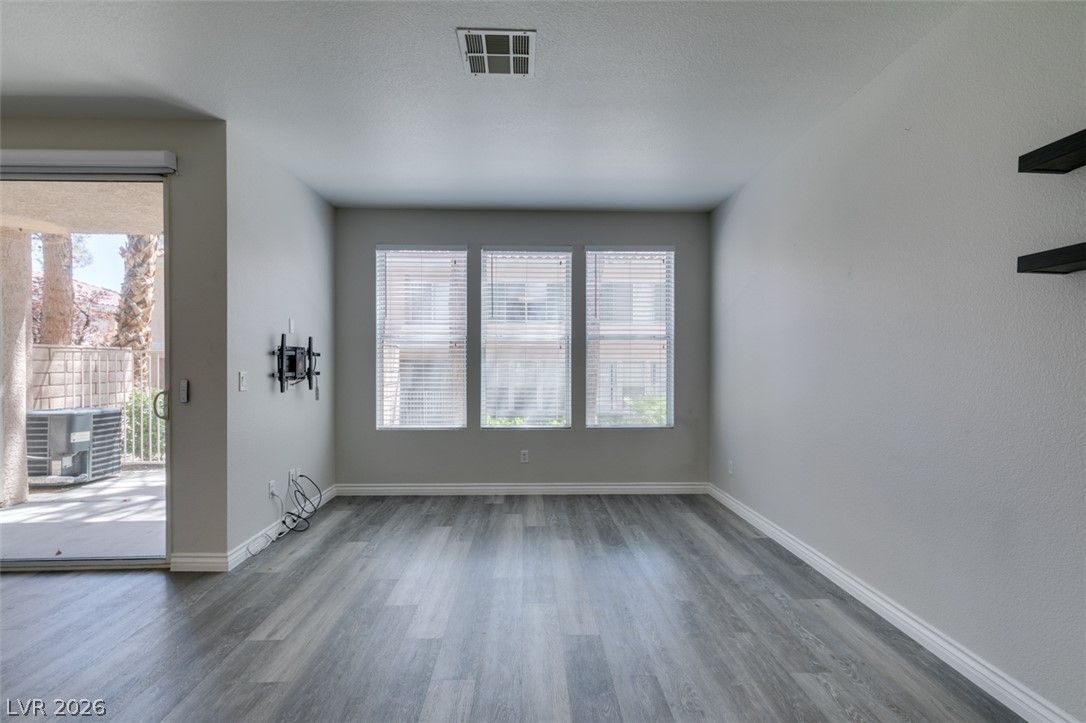 251 South Green Valley Parkway 3812 — photo 4