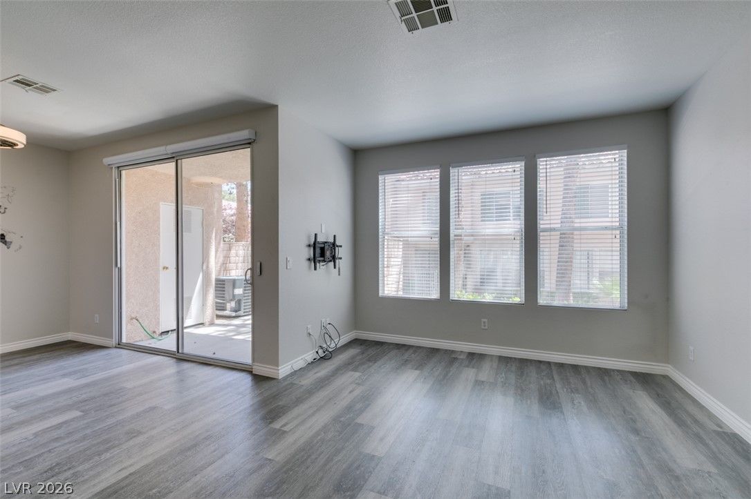 251 South Green Valley Parkway 3812 — photo 5