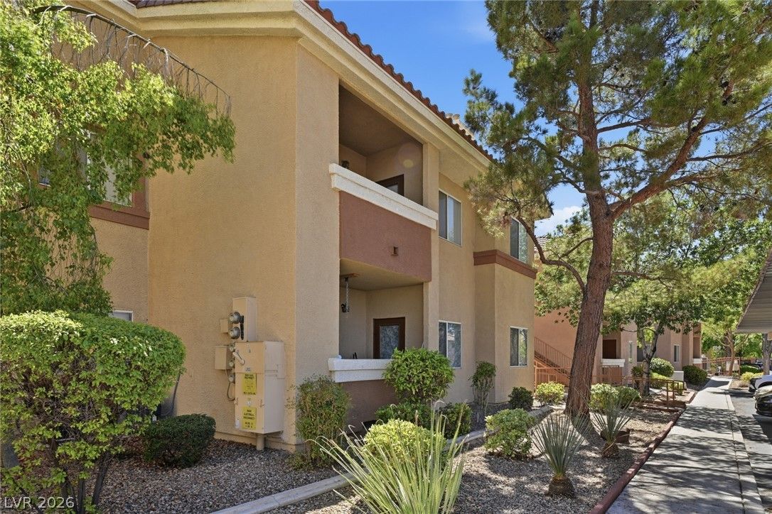 1050 East Cactus Avenue 2006 — photo 2