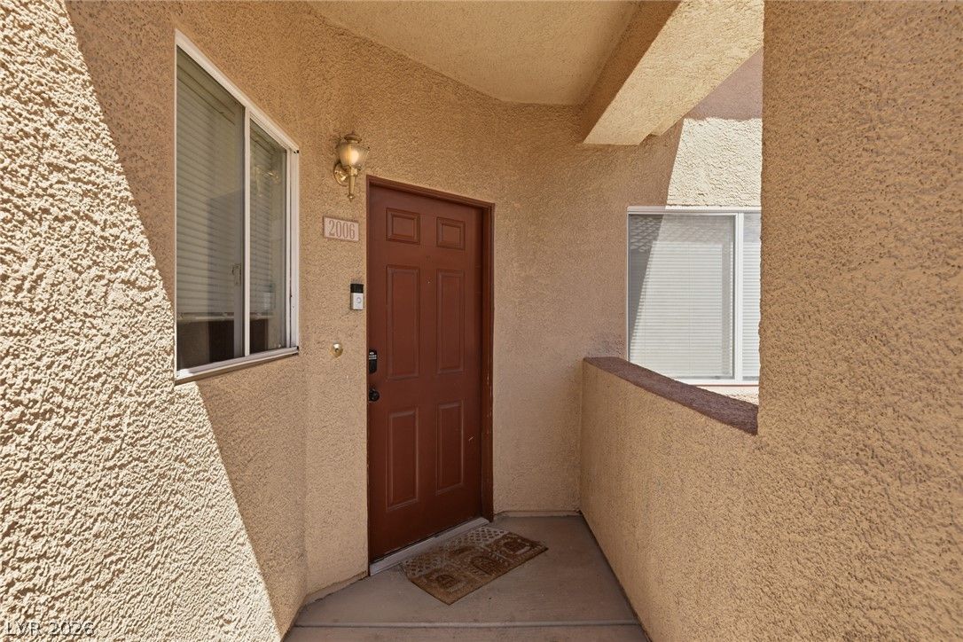 1050 East Cactus Avenue 2006 — photo 4