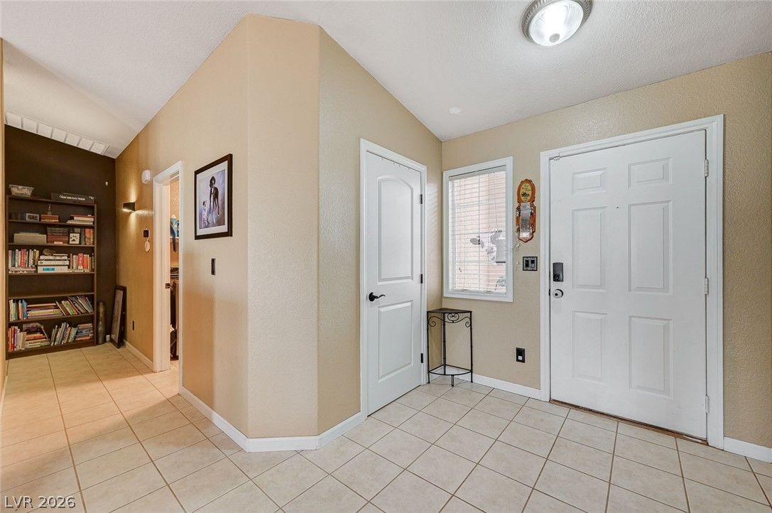 541 Trocadero Street — photo 5