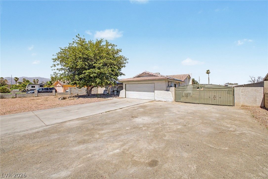 4309 Lake Tahoe Street — photo 3 of 32