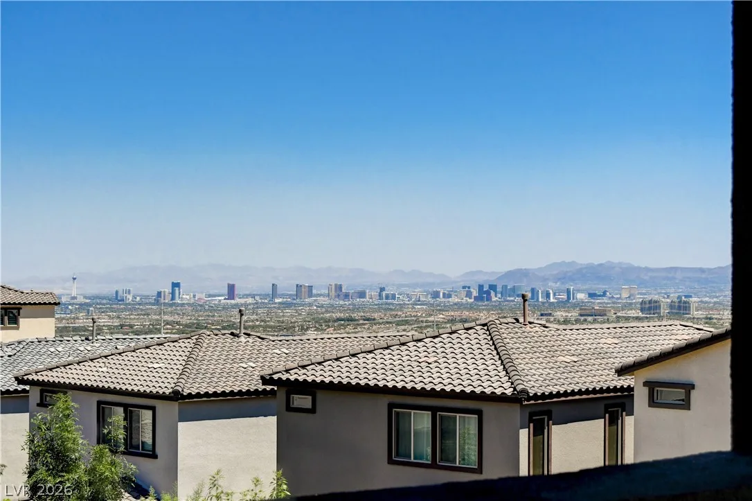 11627 Desert Hollow Avenue — photo 2