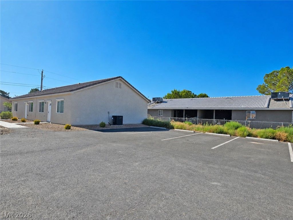 1121 Sixshooter Avenue 4 — photo 3