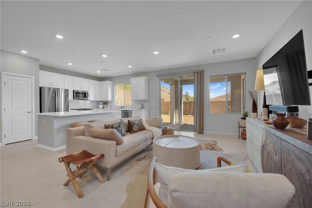 11572 Desert Hollow Avenue — photo 4