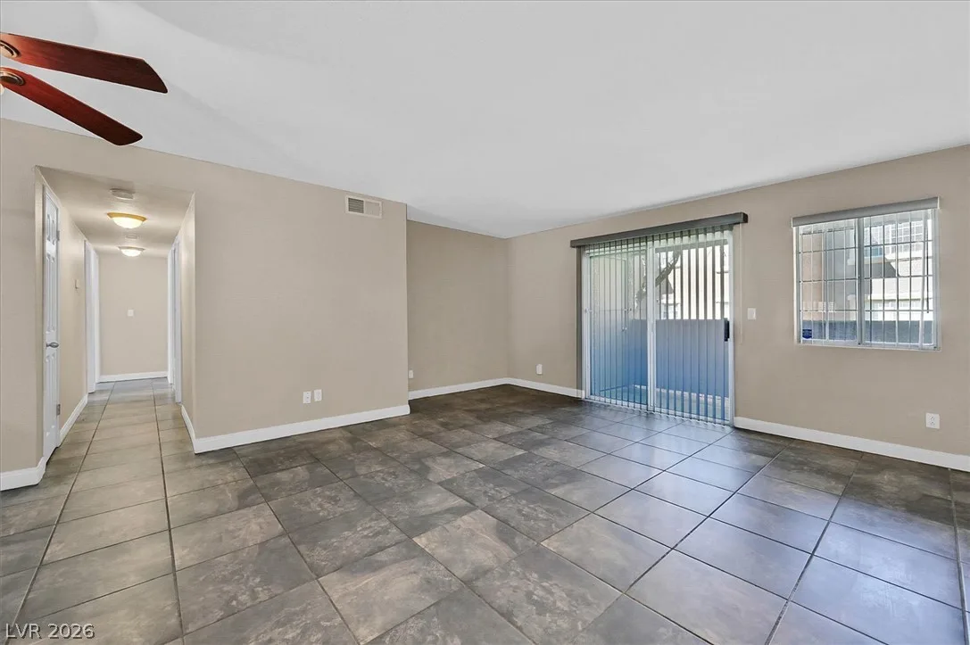 2750 South Durango Drive 1038 — photo 3