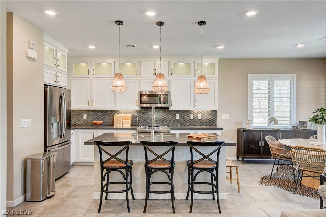 11532 Desert Hollow Avenue — photo 3